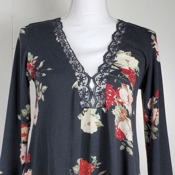Daytrip floral long sleeved lace v neck top size small - Picture 4 of 14